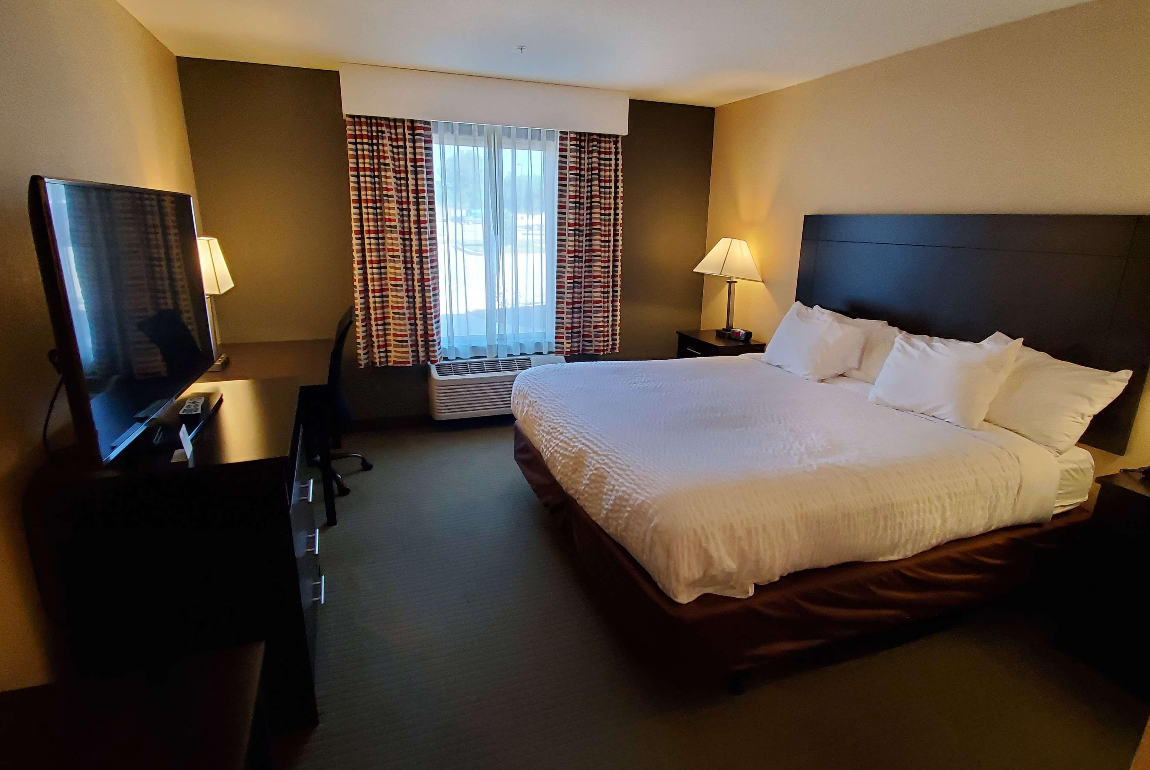 Days Inn & Suites By Wyndham Florence/Jackson Area Esterno foto