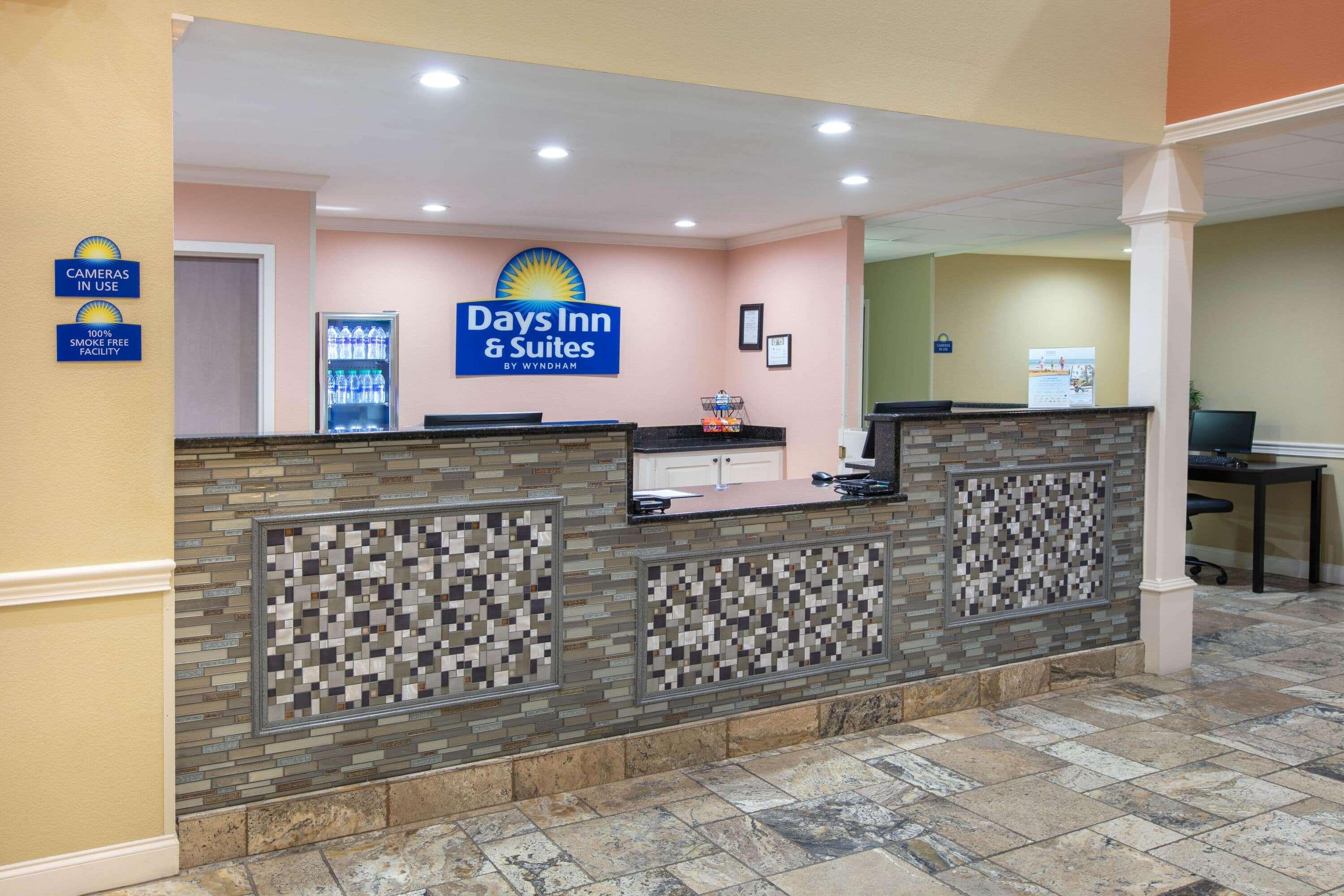 Days Inn & Suites By Wyndham Florence/Jackson Area Esterno foto