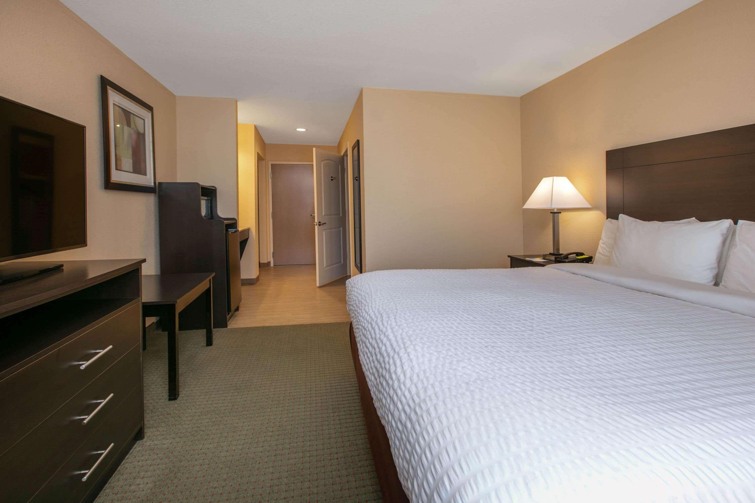 Days Inn & Suites By Wyndham Florence/Jackson Area Esterno foto