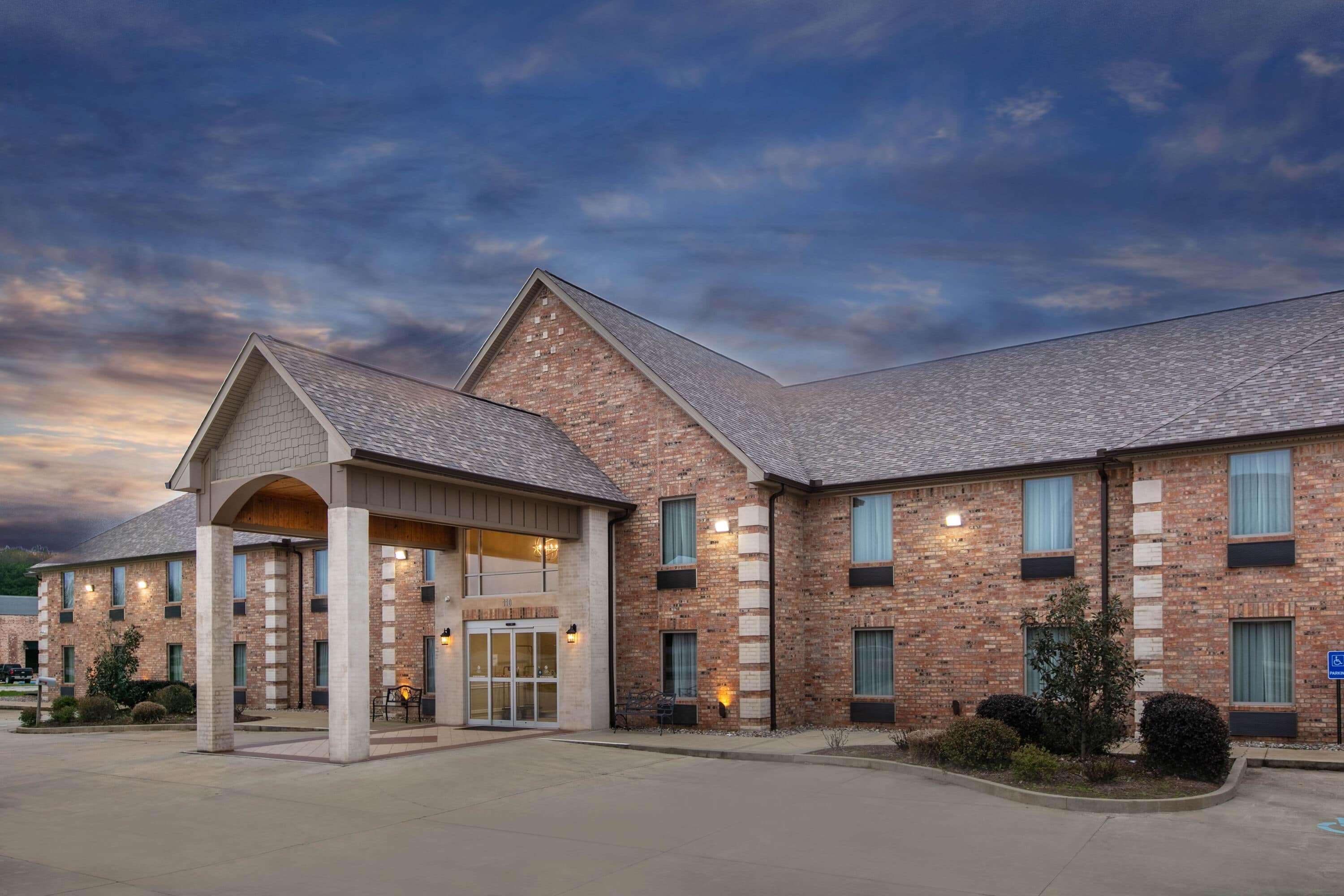 Days Inn & Suites By Wyndham Florence/Jackson Area Esterno foto
