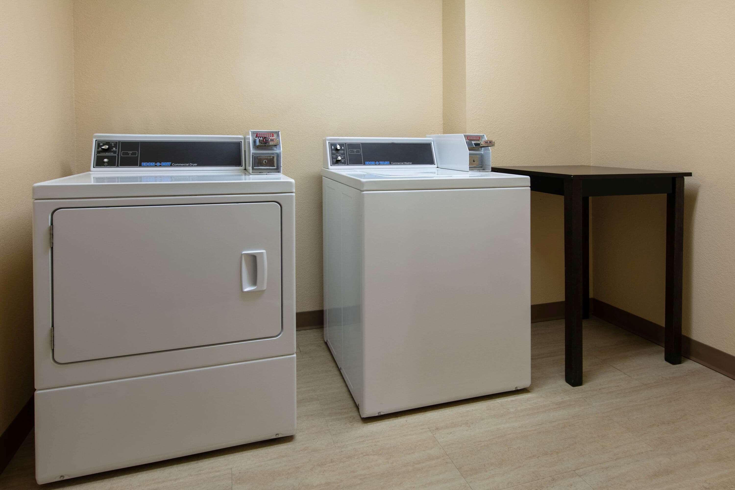 Days Inn & Suites By Wyndham Florence/Jackson Area Esterno foto