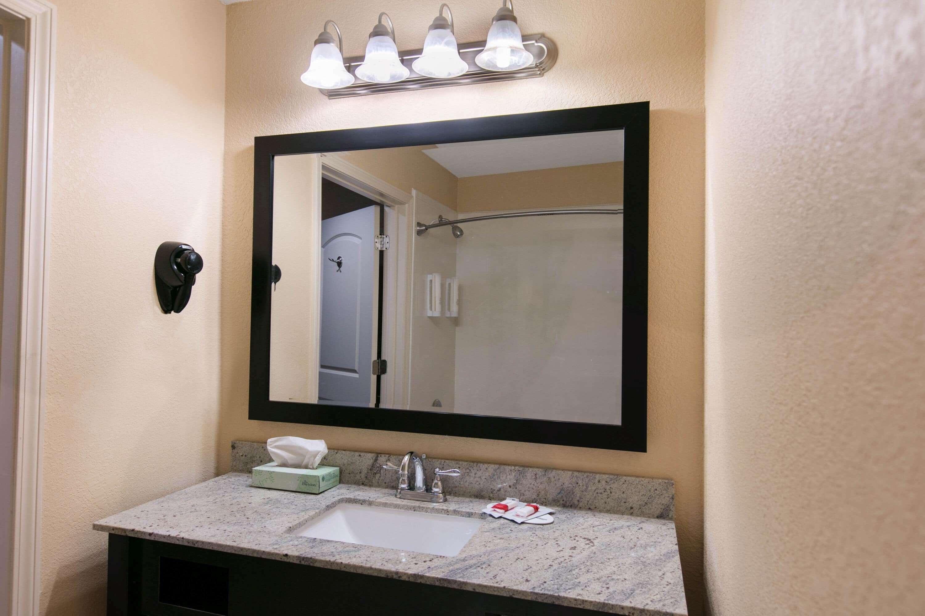 Days Inn & Suites By Wyndham Florence/Jackson Area Esterno foto
