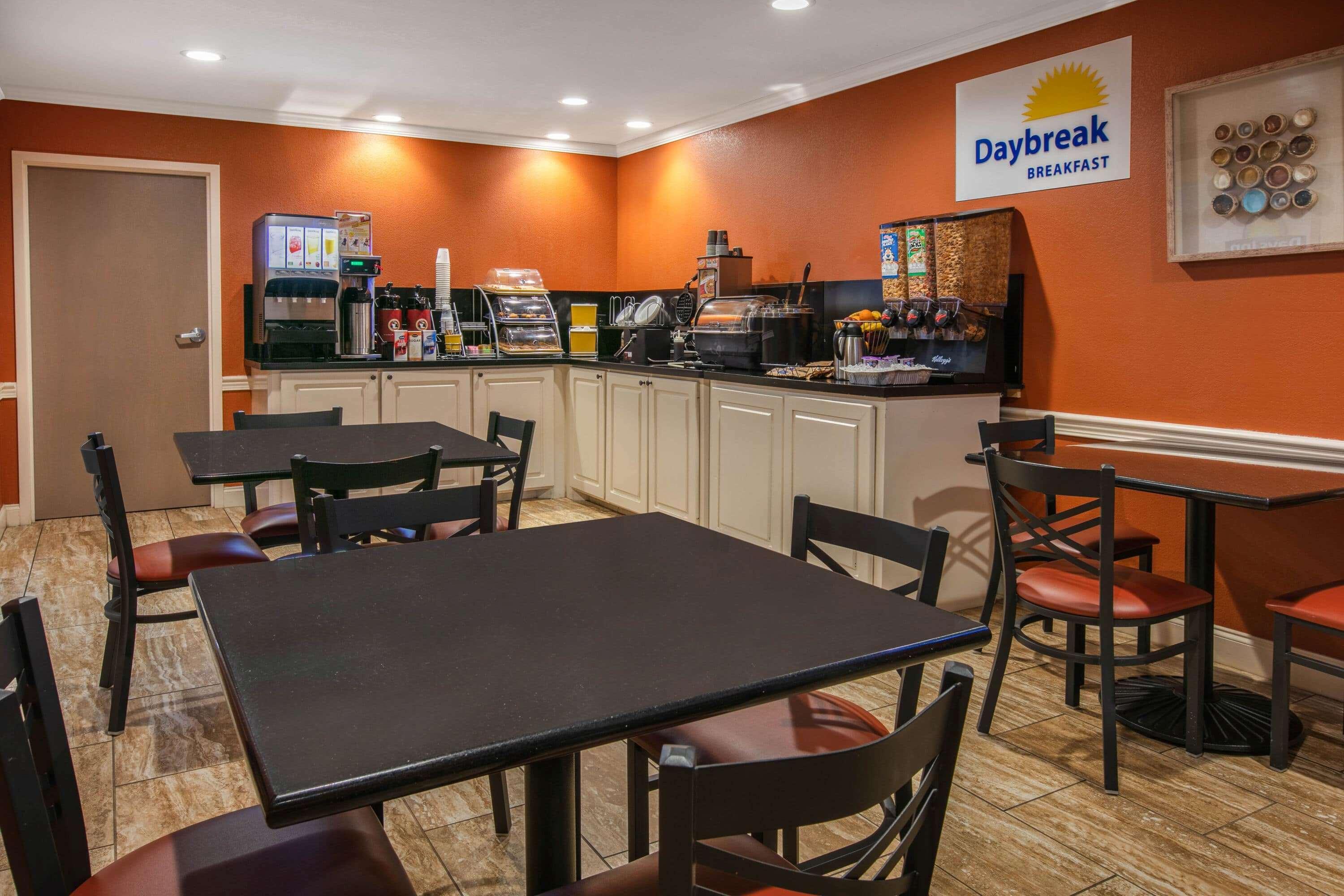Days Inn & Suites By Wyndham Florence/Jackson Area Esterno foto