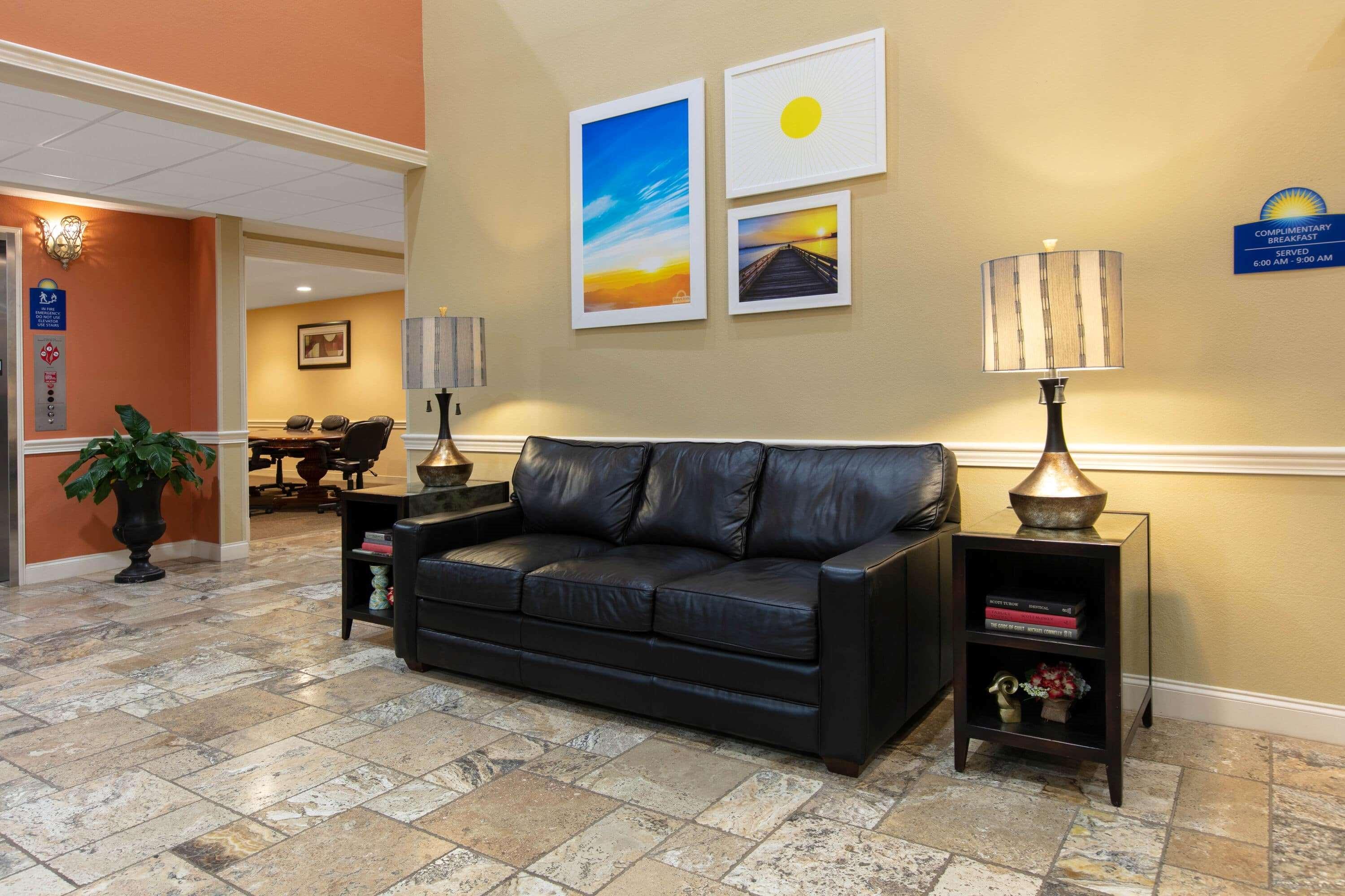 Days Inn & Suites By Wyndham Florence/Jackson Area Esterno foto